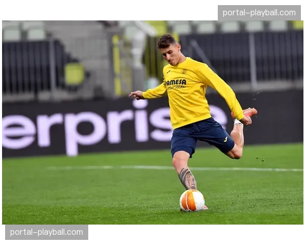 官方：比利亚雷亚尔前锋瑟洛特训练中腿部肌肉不适，将缺席两周